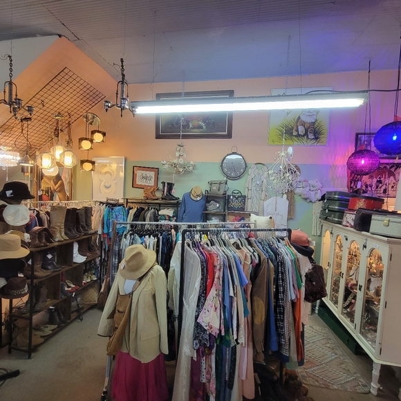 Meet your Posher, Jenn - Picture 5 of 16